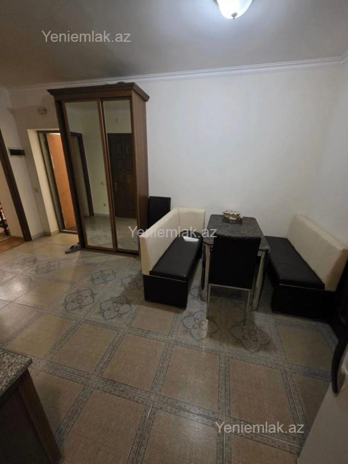 Satılır 3 otaqlı köhnə tikili 100 m²