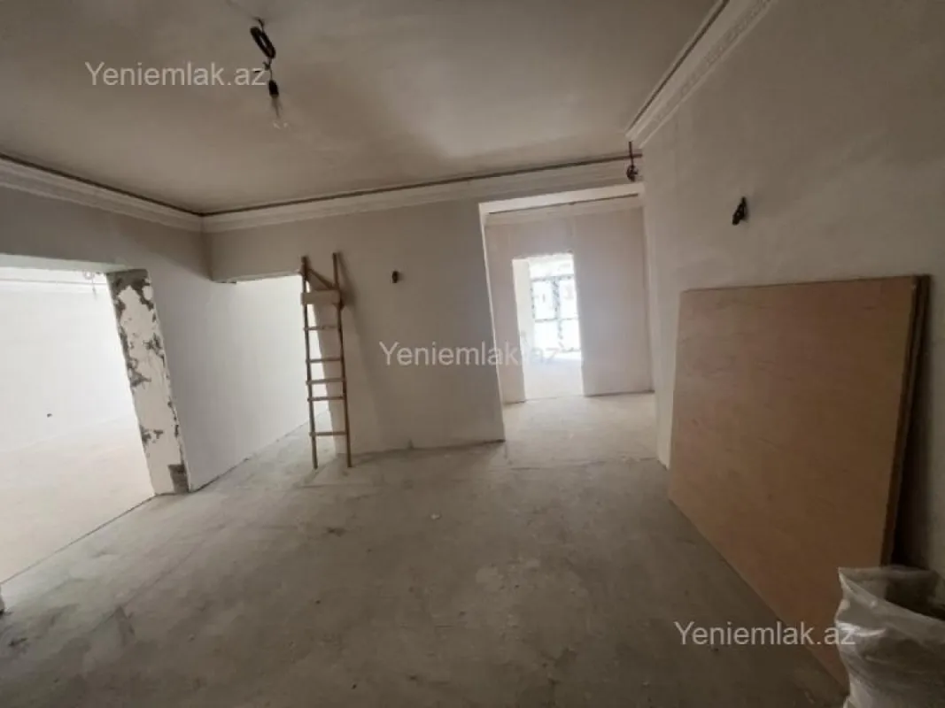Satılır 4 otaqlı yeni tikili 200 m²