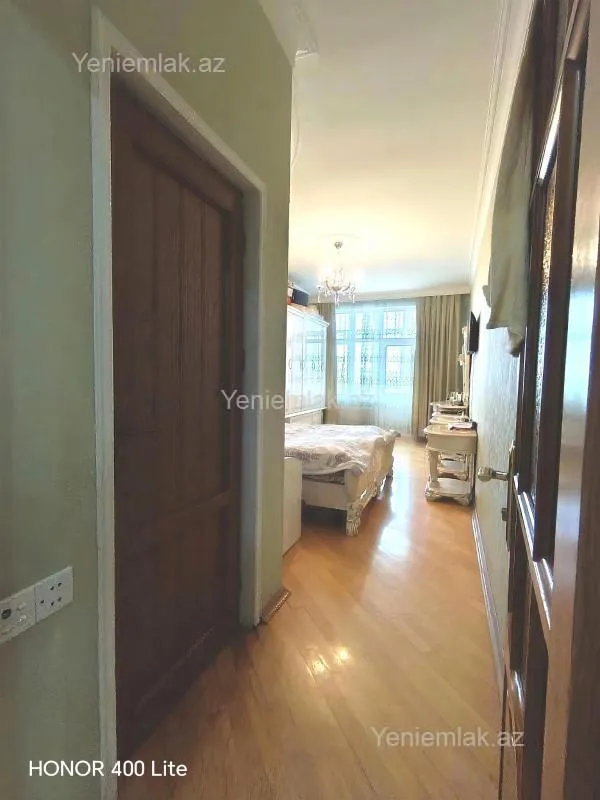 Satılır 3 otaqlı yeni tikili 130 m²