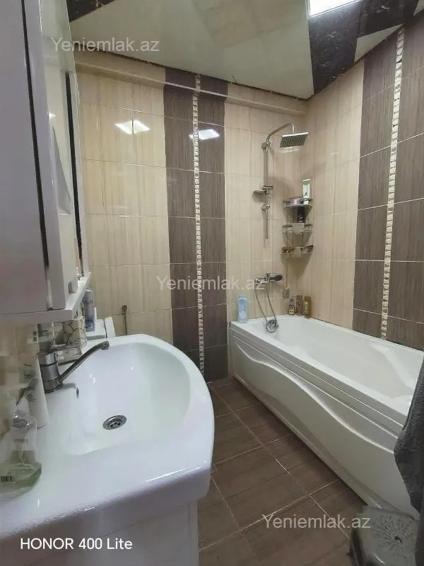 Satılır 3 otaqlı yeni tikili 130 m²