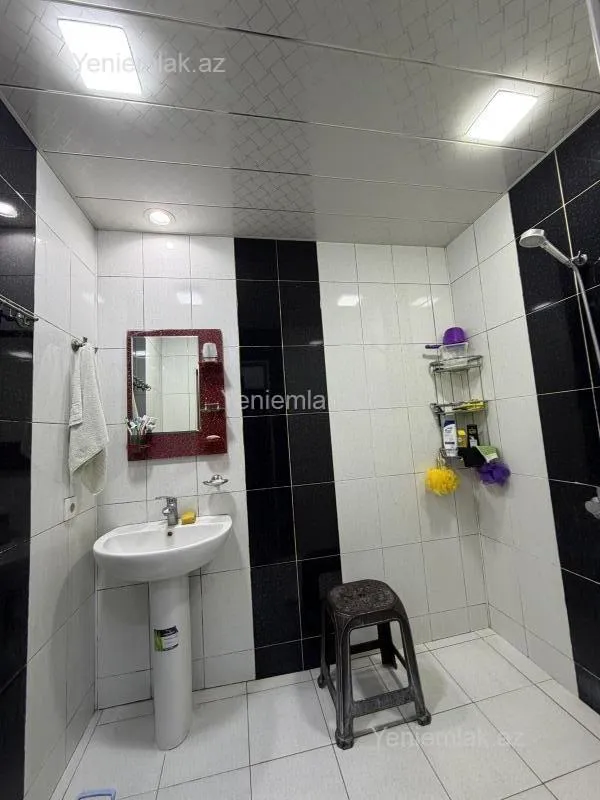 Satılır 2 otaqlı köhnə tikili 60 m²