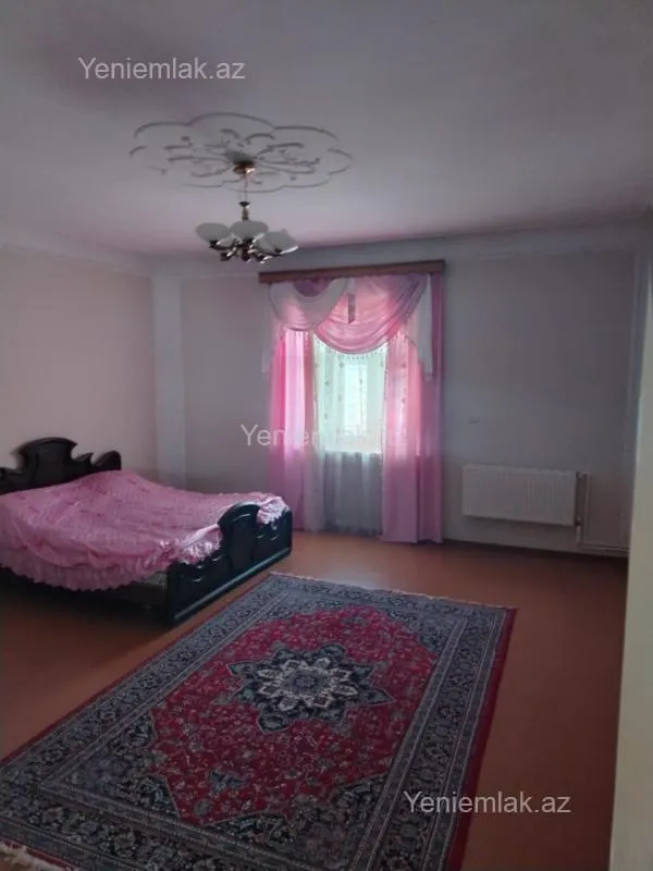 Satılır 7 otaqlı həyət evi 200 m²