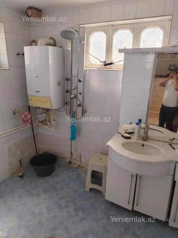 Satılır 7 otaqlı həyət evi 200 m²