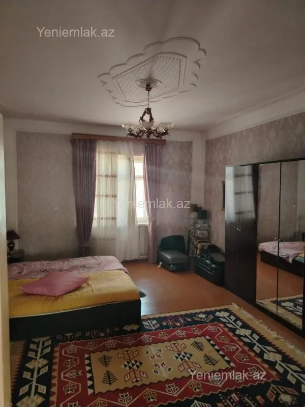 Satılır 7 otaqlı həyət evi 200 m²