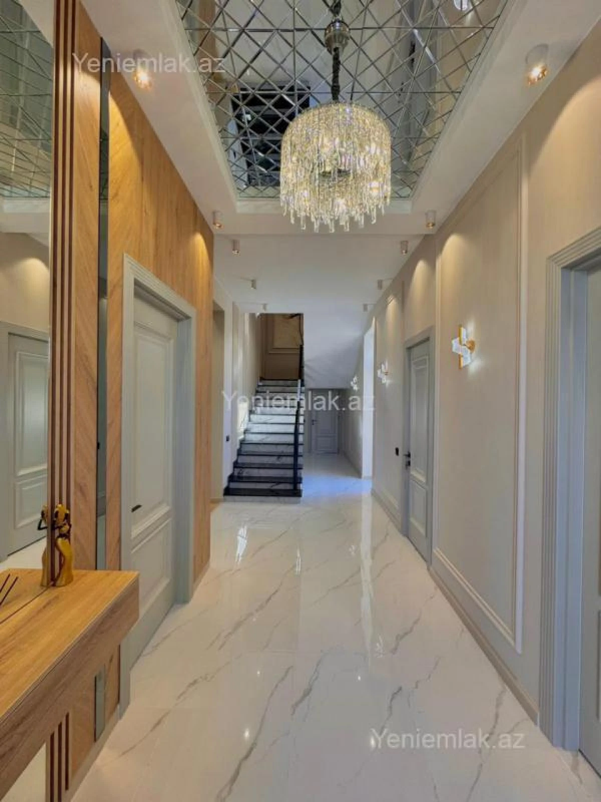 Satılır 5 otaqlı həyət evi 250 m²