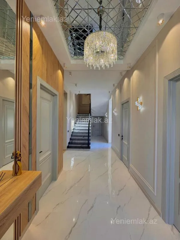 Satılır 5 otaqlı həyət evi 250 m²