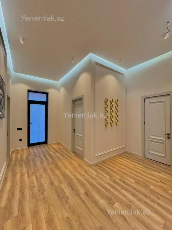 Satılır 5 otaqlı həyət evi 250 m²