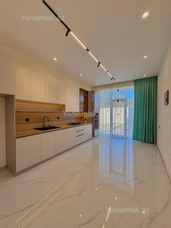 Satılır 5 otaqlı həyət evi 250 m²
