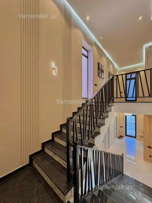 Satılır 5 otaqlı həyət evi 250 m²