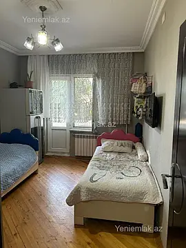 Satılır 4 otaqlı köhnə tikili 110 m²