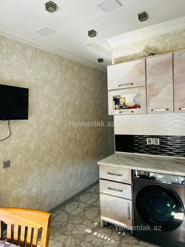 Satılır 4 otaqlı köhnə tikili 110 m²