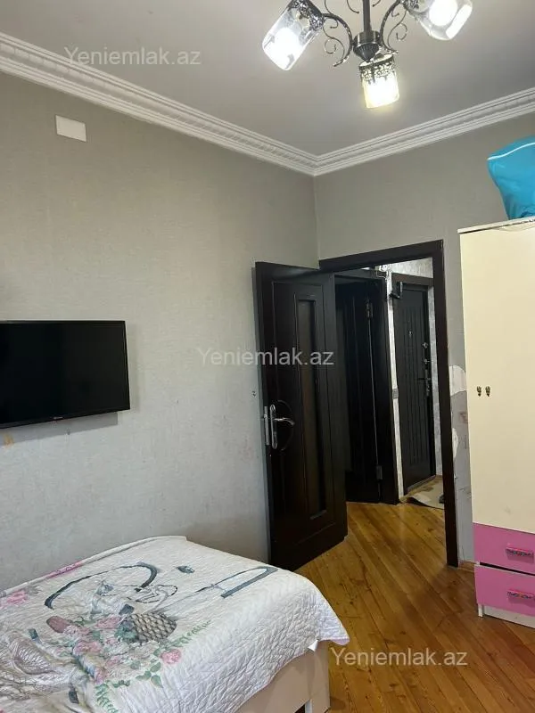 Satılır 4 otaqlı köhnə tikili 110 m²