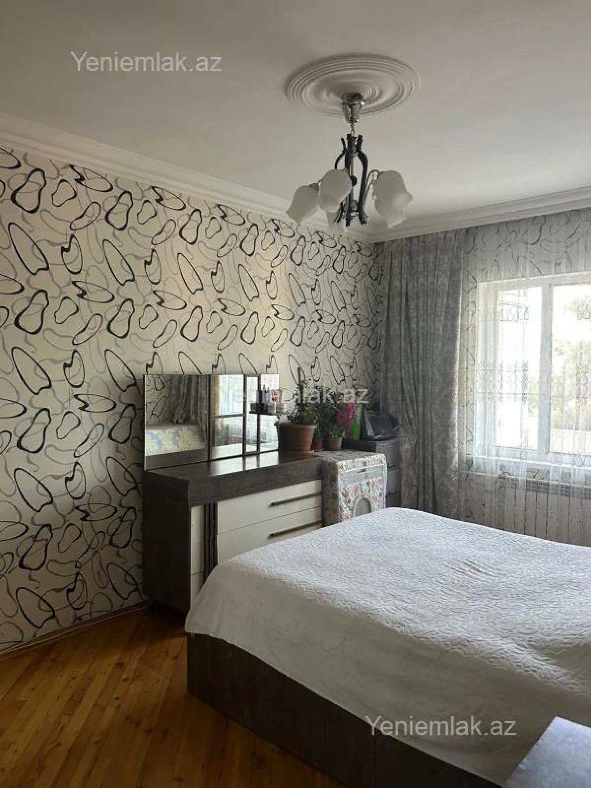 Satılır 4 otaqlı köhnə tikili 110 m²