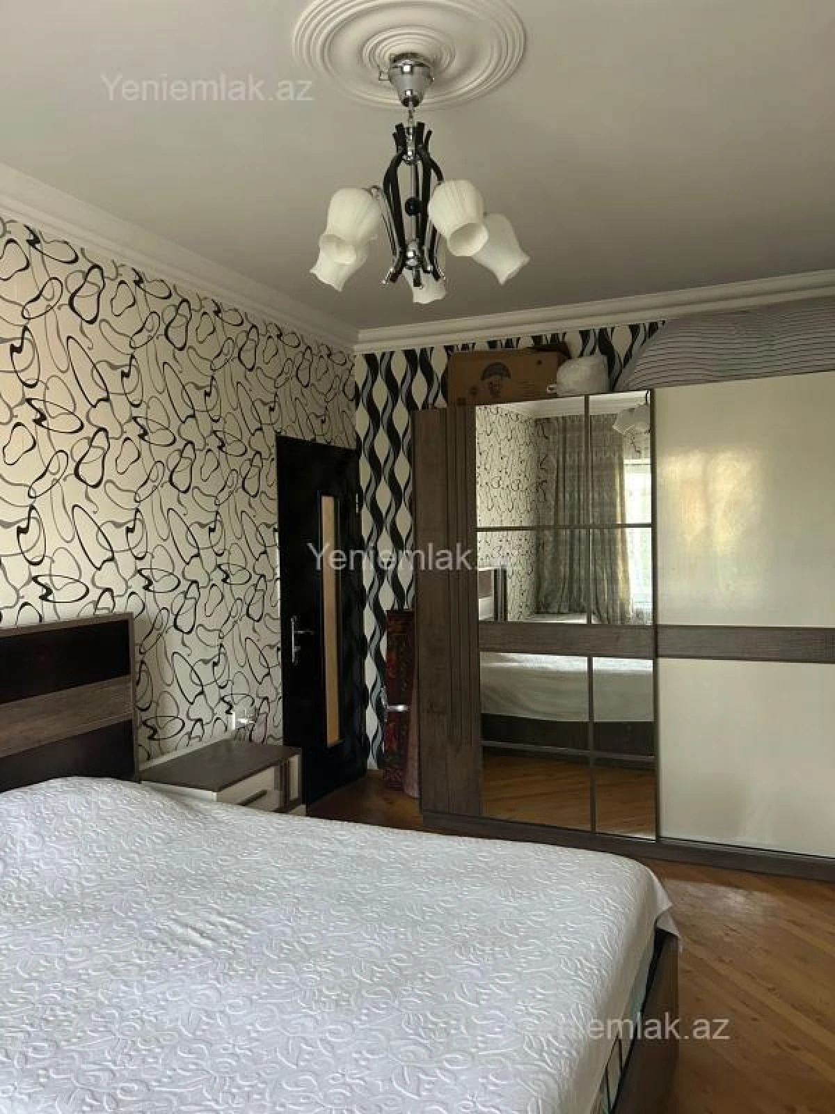 Satılır 4 otaqlı köhnə tikili 110 m²