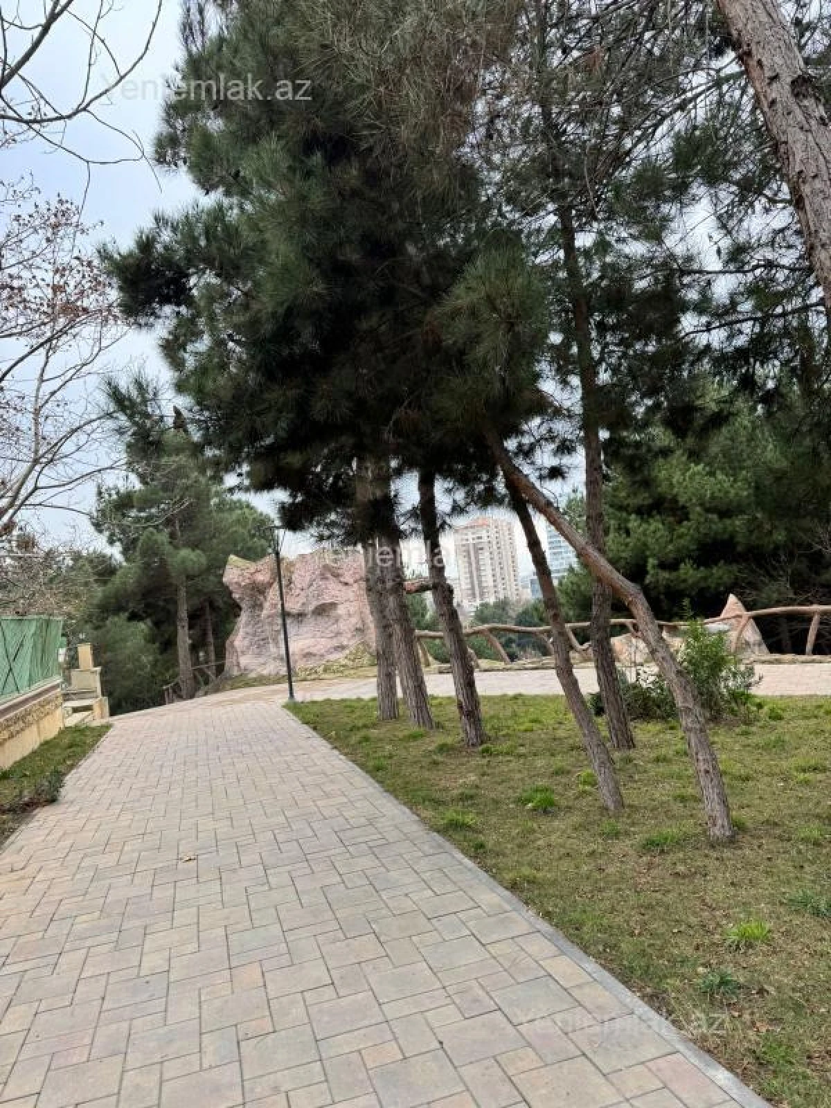 Satılır 3 otaqlı köhnə tikili 80 m²