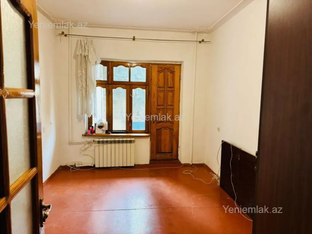 Satılır 3 otaqlı köhnə tikili 80 m²