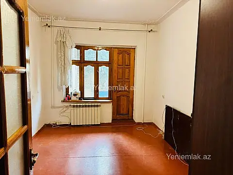 Satılır 3 otaqlı köhnə tikili 80 m²