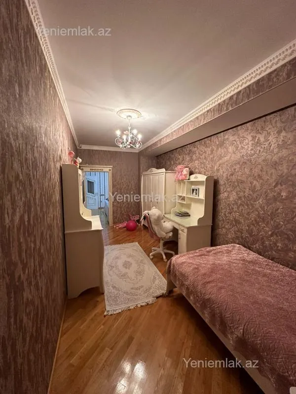 Satılır 5 otaqlı yeni tikili 180 m²