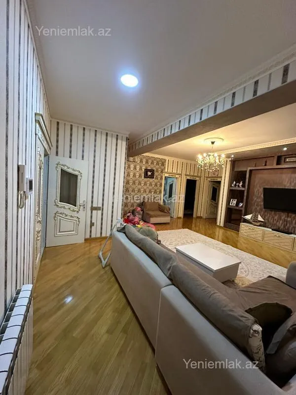 Satılır 5 otaqlı yeni tikili 180 m²