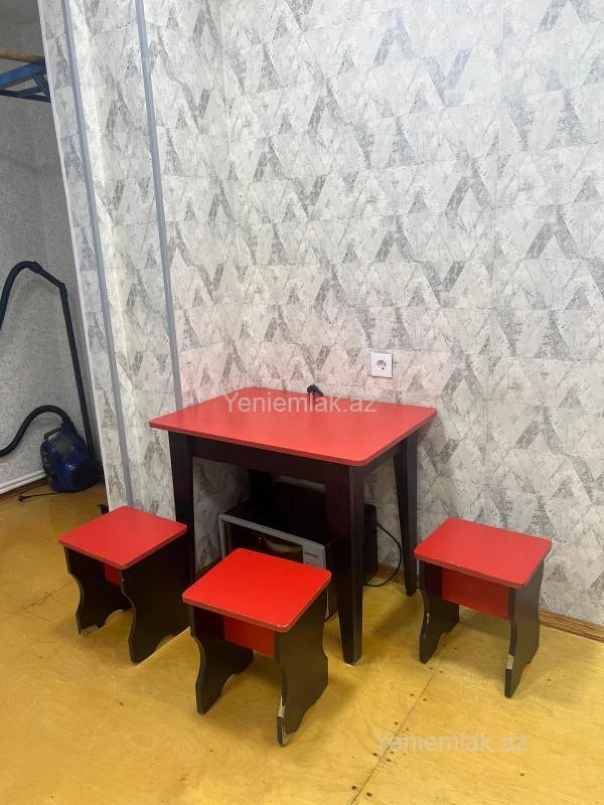 Satılır 2 otaqlı köhnə tikili 55 m²