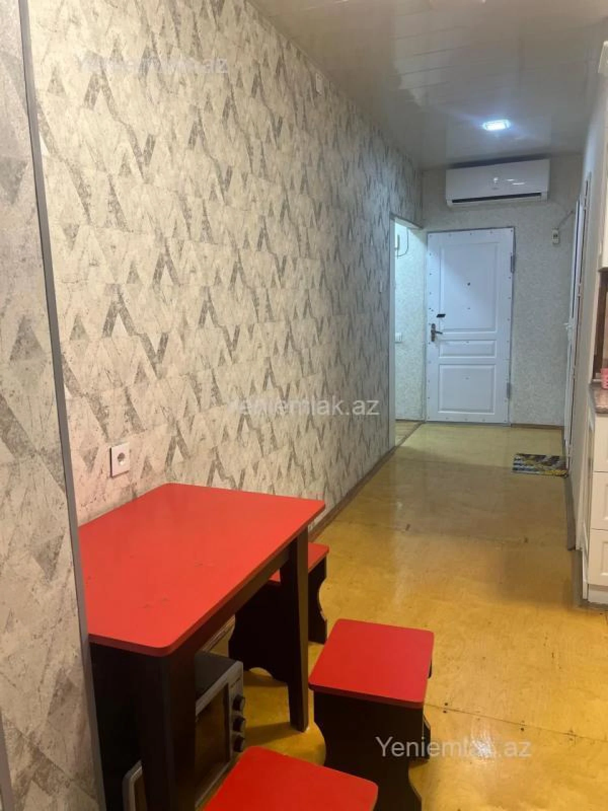 Satılır 2 otaqlı köhnə tikili 55 m²