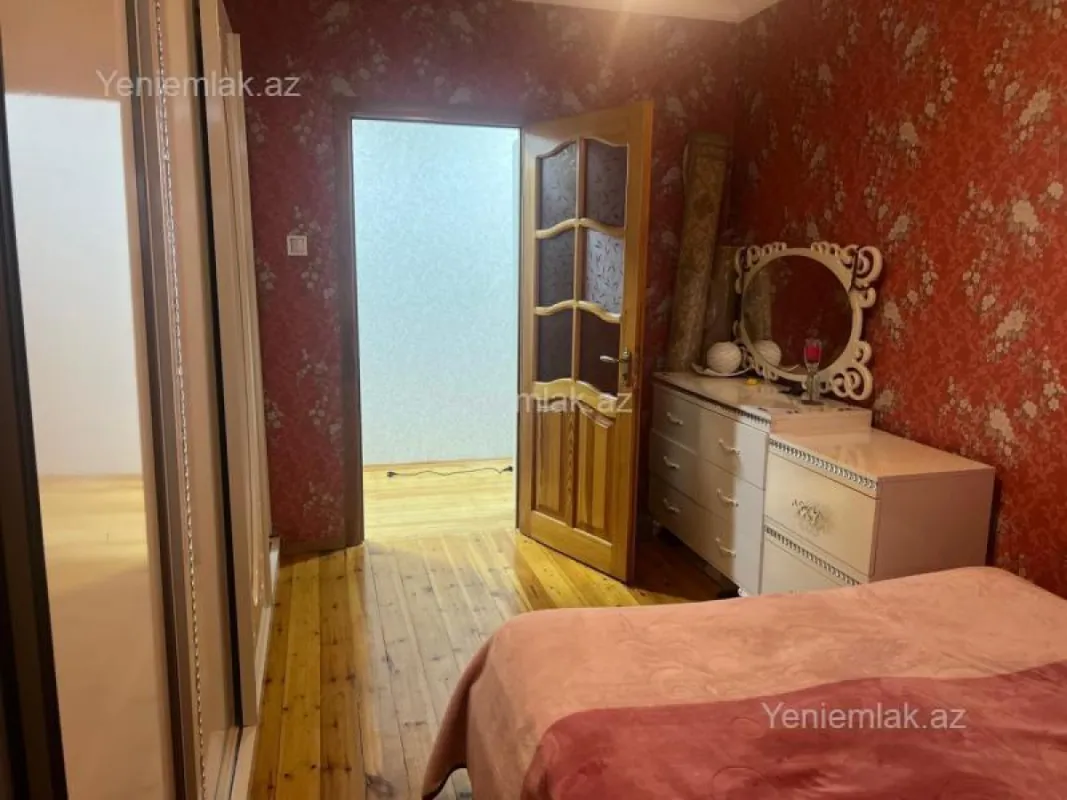 Satılır 2 otaqlı köhnə tikili 55 m²