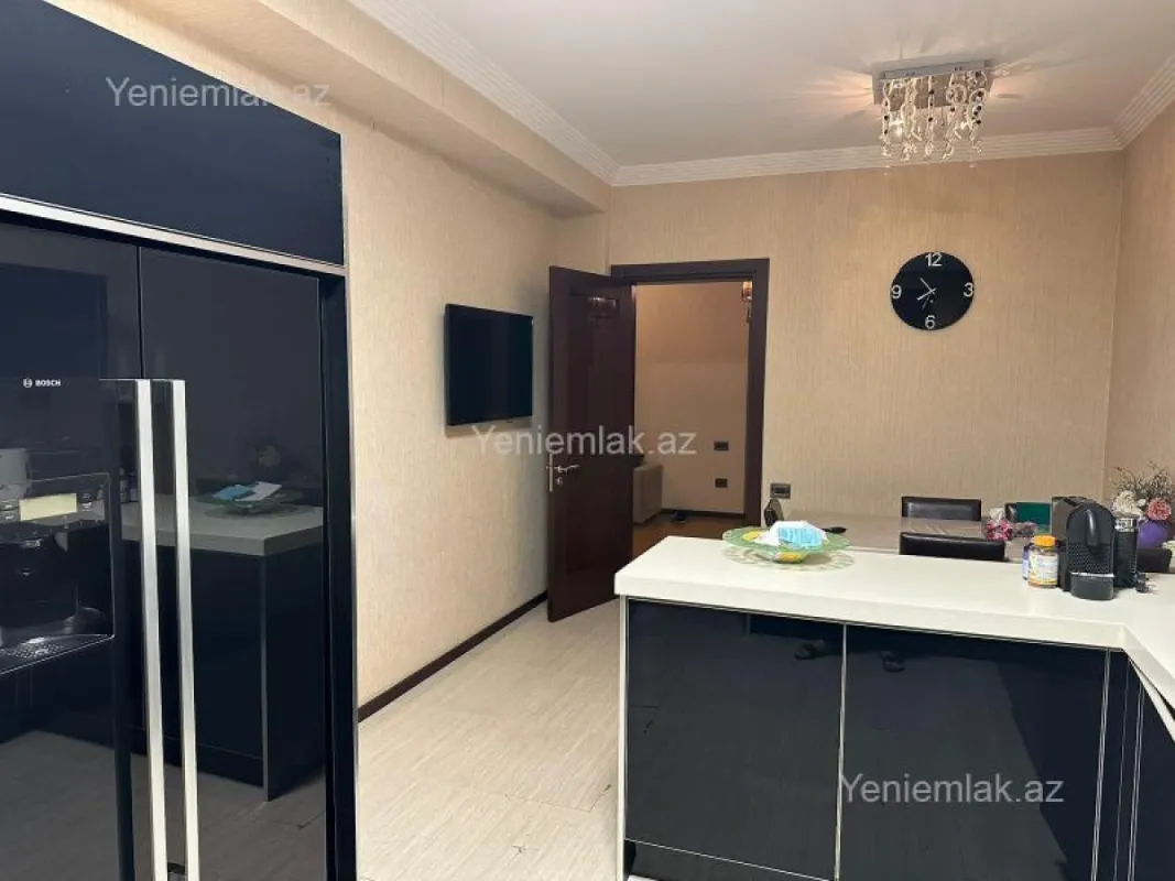 Satılır 4 otaqlı yeni tikili 180 m²