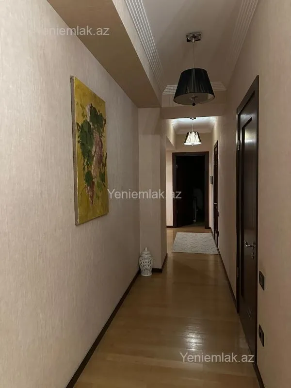 Satılır 4 otaqlı yeni tikili 180 m²