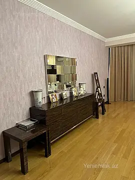 Satılır 4 otaqlı yeni tikili 180 m²