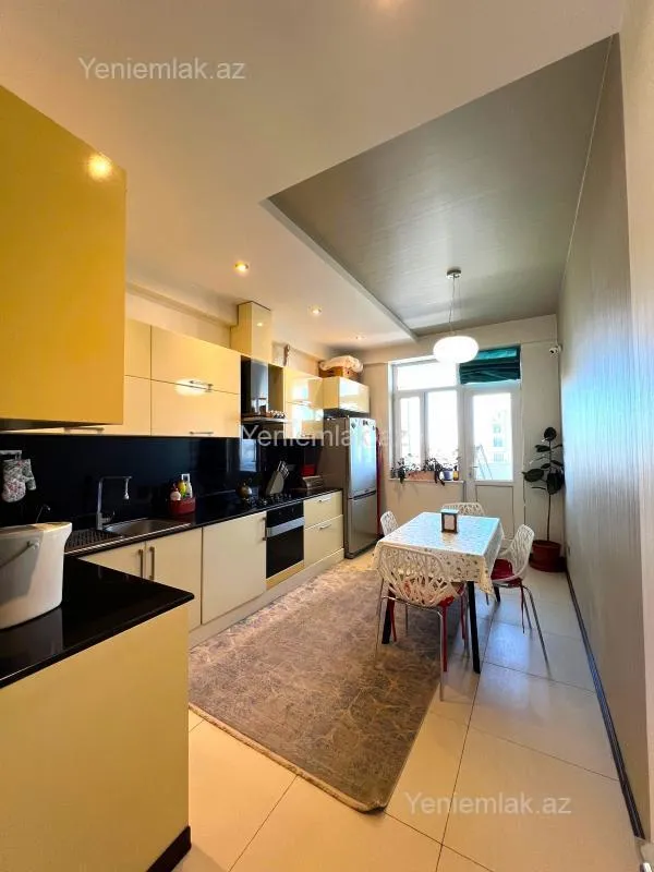 Satılır 4 otaqlı yeni tikili 160 m²