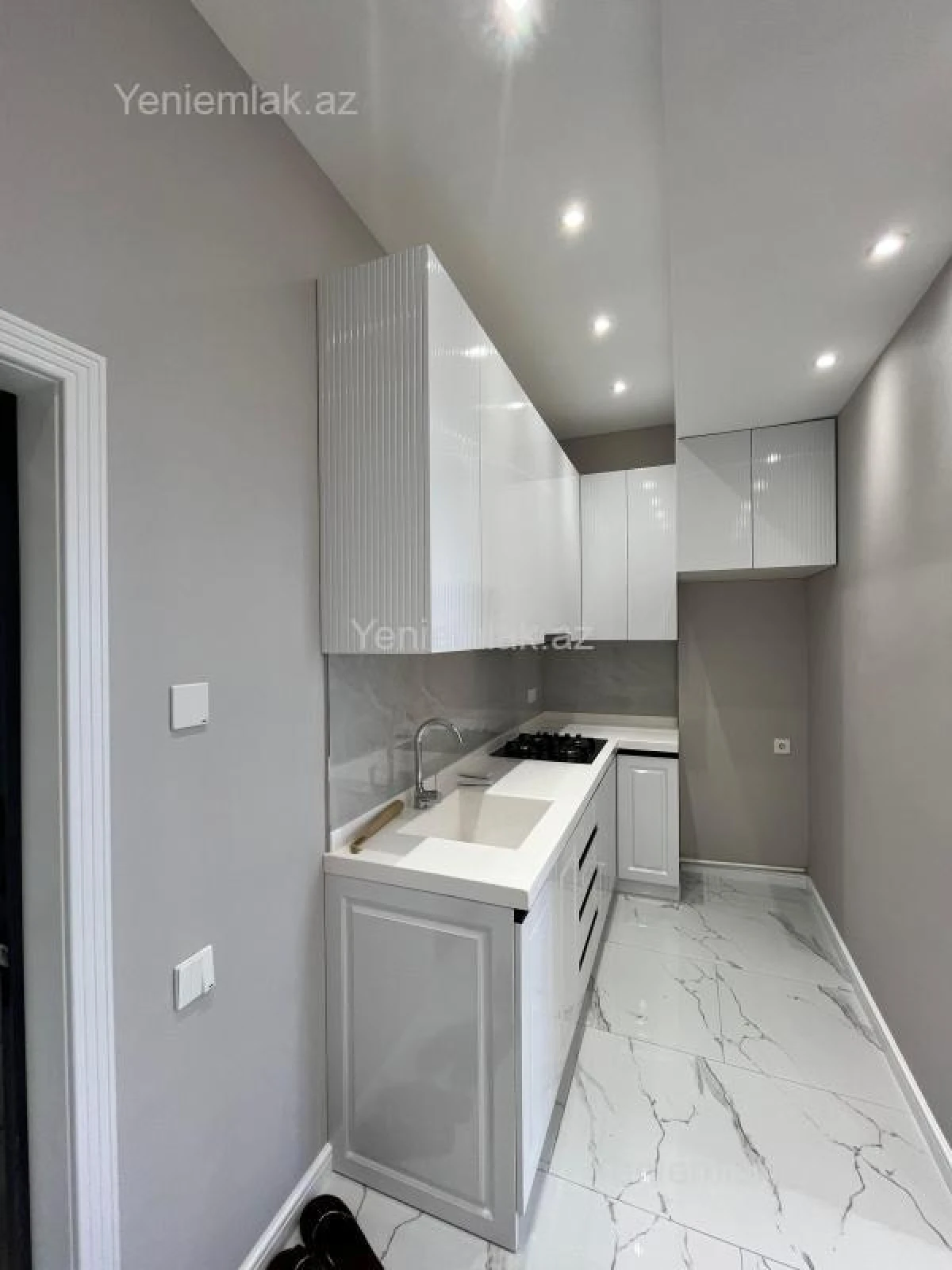 Satılır 2 otaqlı yeni tikili 60 m²