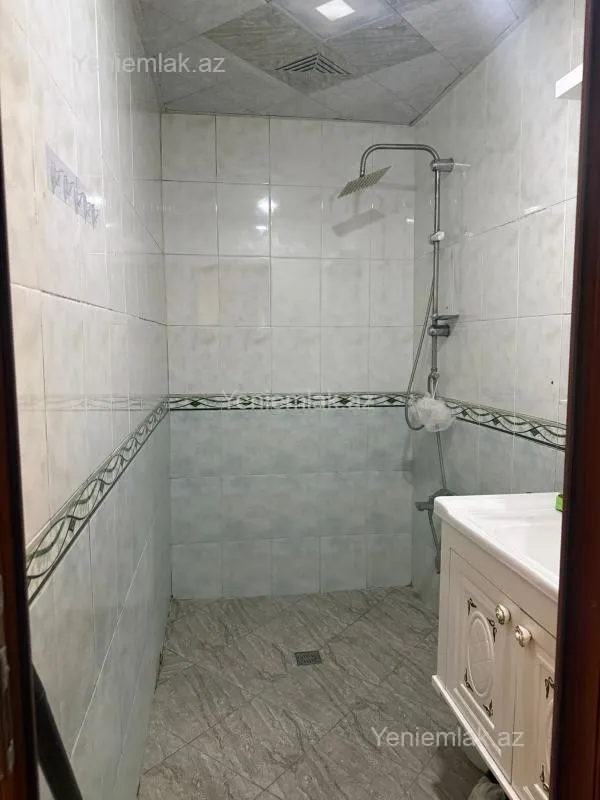 Satılır 2 otaqlı köhnə tikili 65 m²