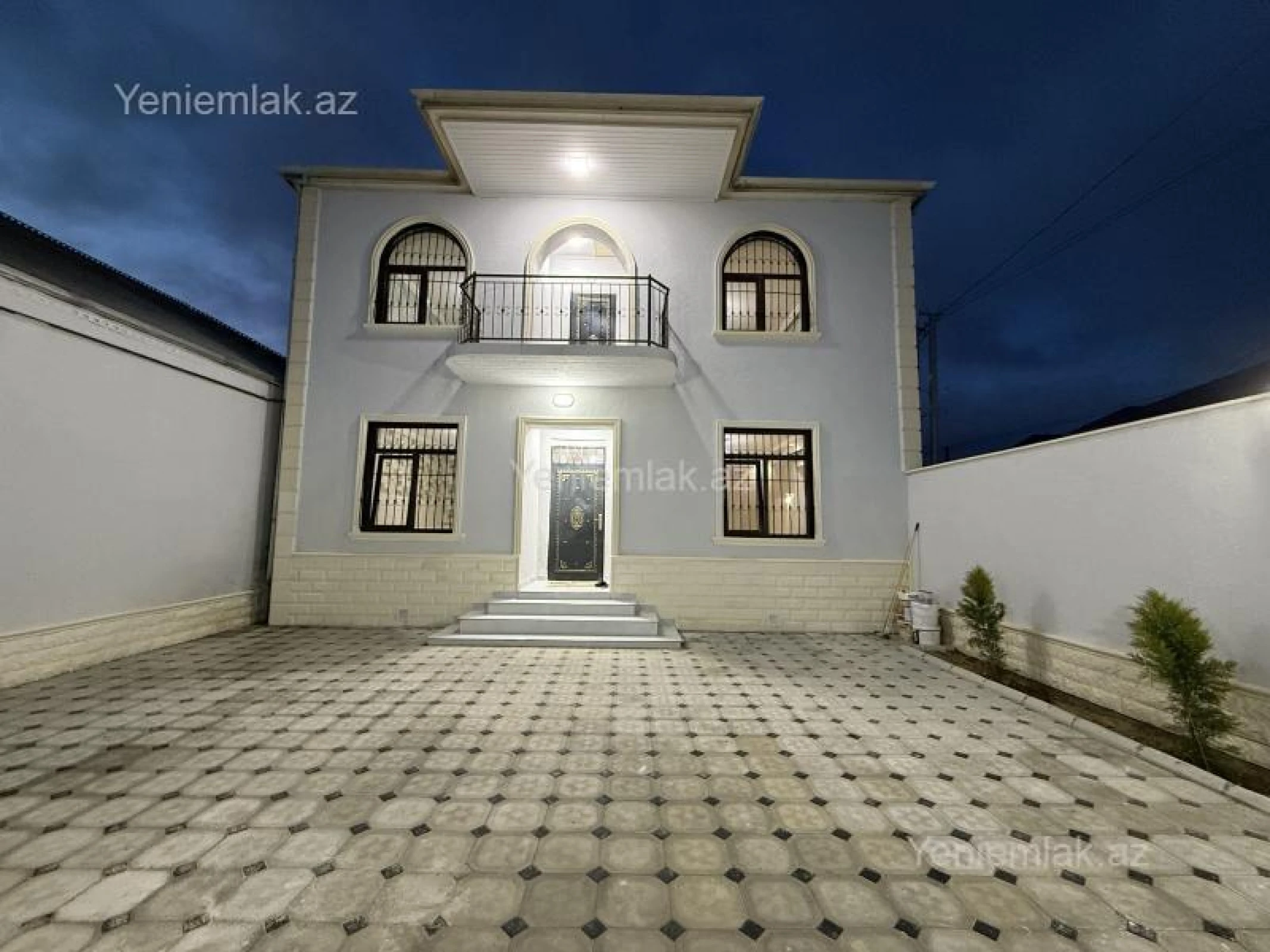 Satılır 6 otaqlı həyət evi 200 m²