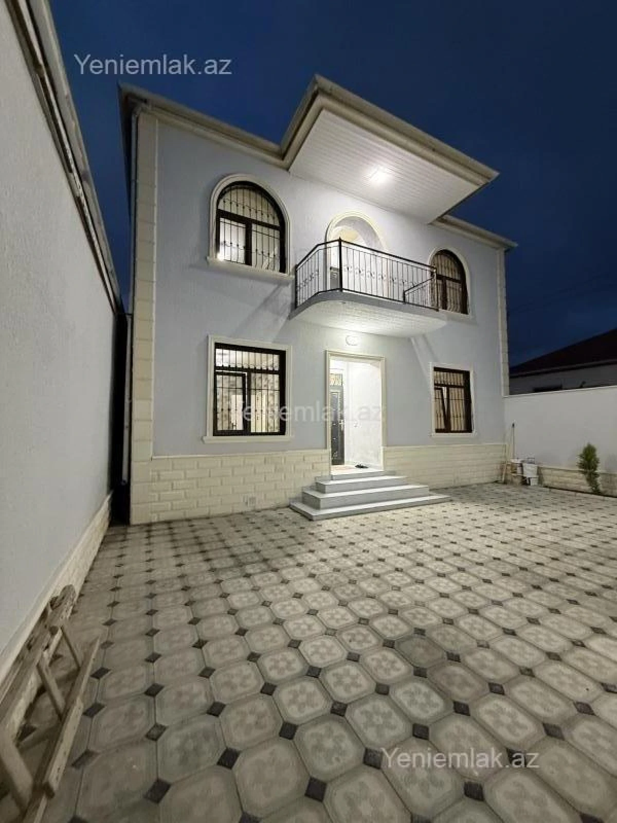 Satılır 6 otaqlı həyət evi 200 m²