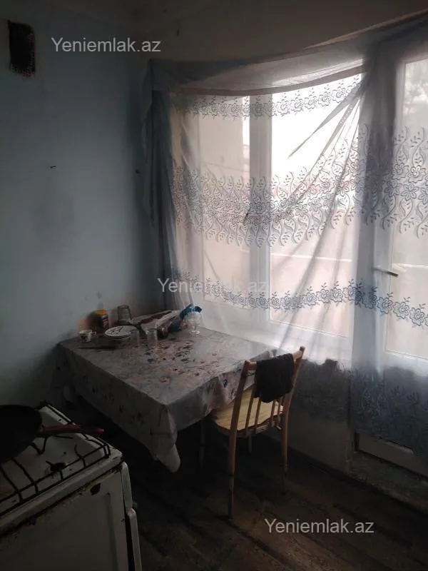 Satılır 2 otaqlı köhnə tikili 65 m²