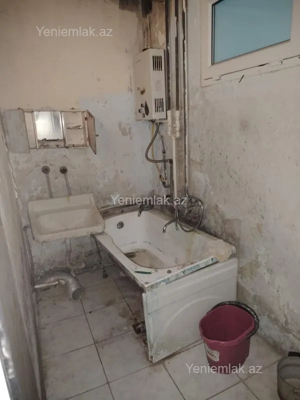 Satılır 2 otaqlı köhnə tikili 65 m²