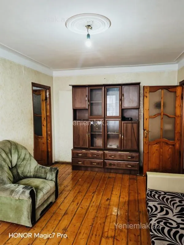 Satılır 2 otaqlı köhnə tikili 50 m²