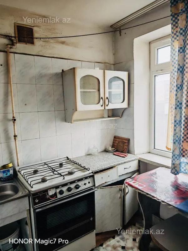 Satılır 2 otaqlı köhnə tikili 50 m²