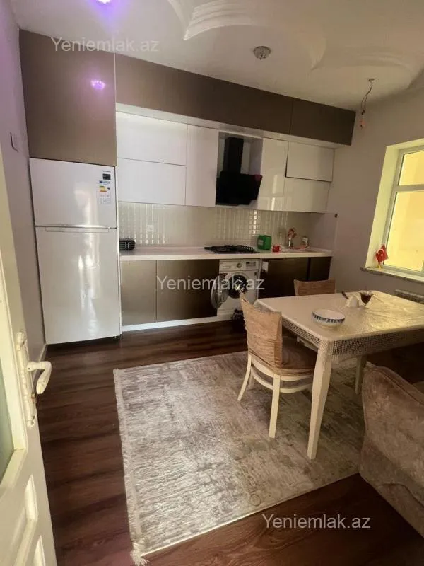 Satılır 4 otaqlı həyət evi 200 m²