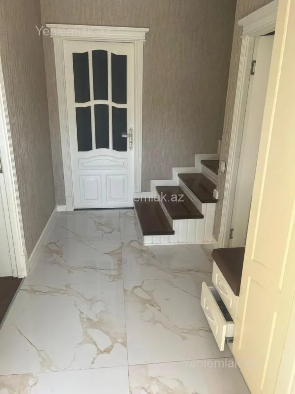 Satılır 4 otaqlı həyət evi 200 m²