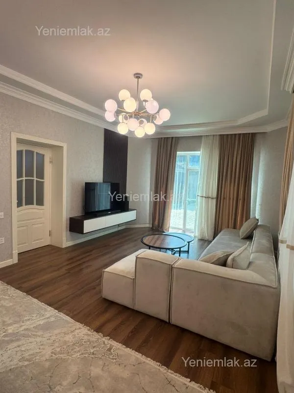 Satılır 4 otaqlı həyət evi 200 m²