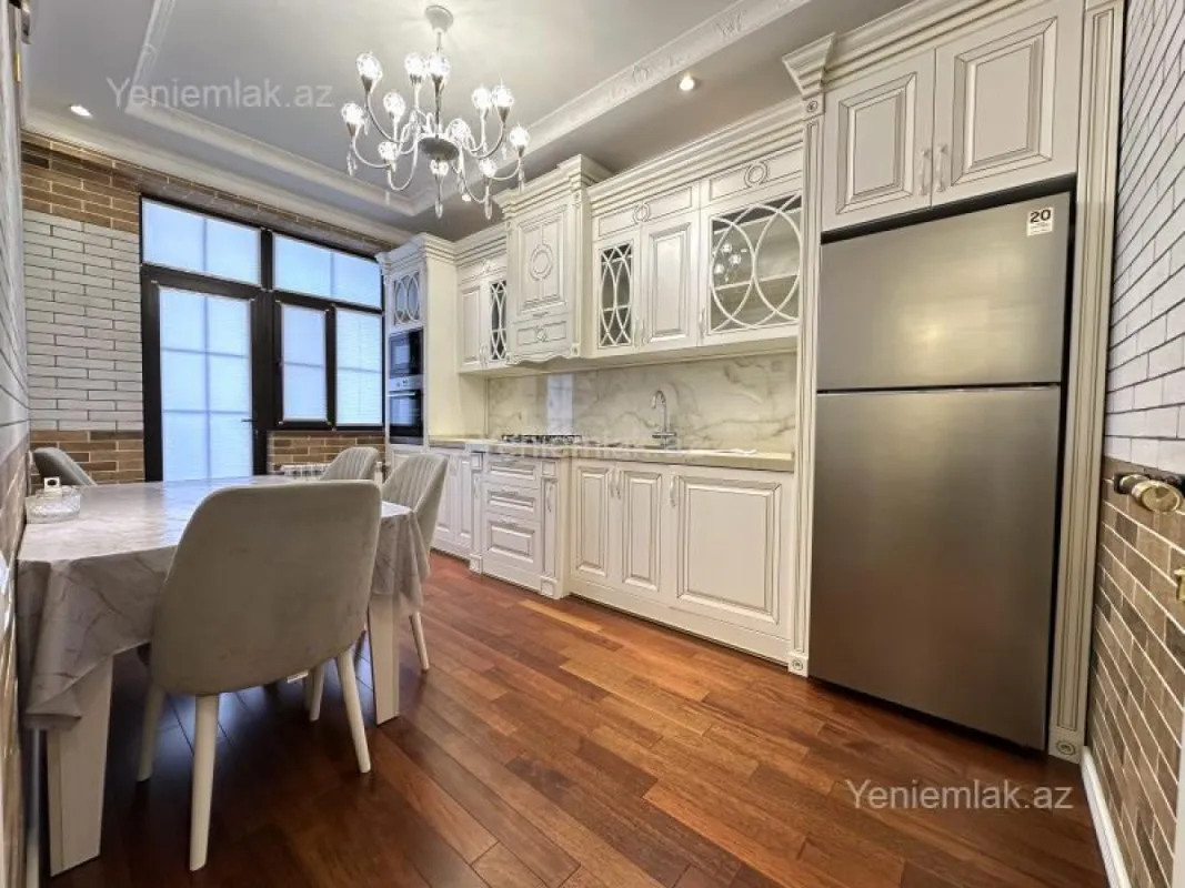 Satılır 3 otaqlı yeni tikili 120 m²