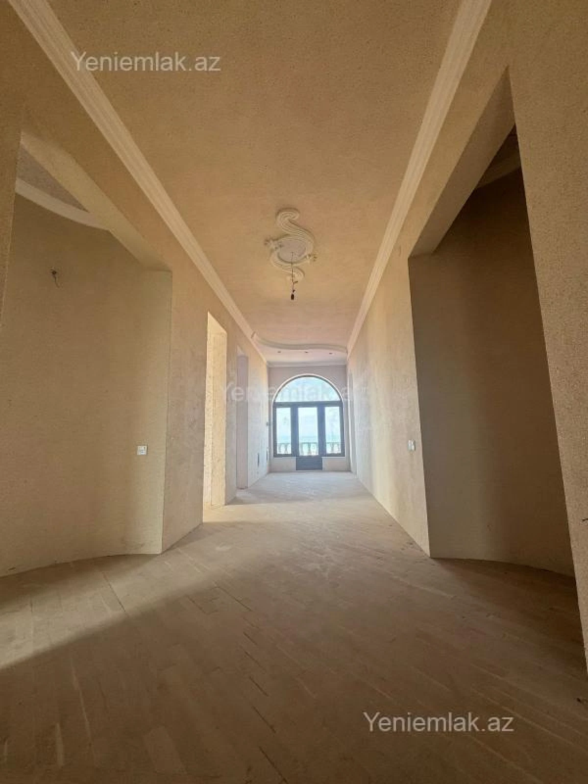Satılır 10 otaqlı obyekt 920 m²