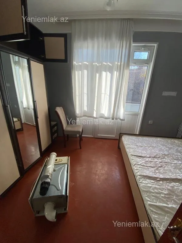 Satılır 2 otaqlı köhnə tikili 70 m²
