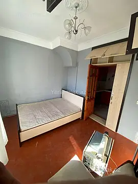Satılır 2 otaqlı köhnə tikili 70 m²