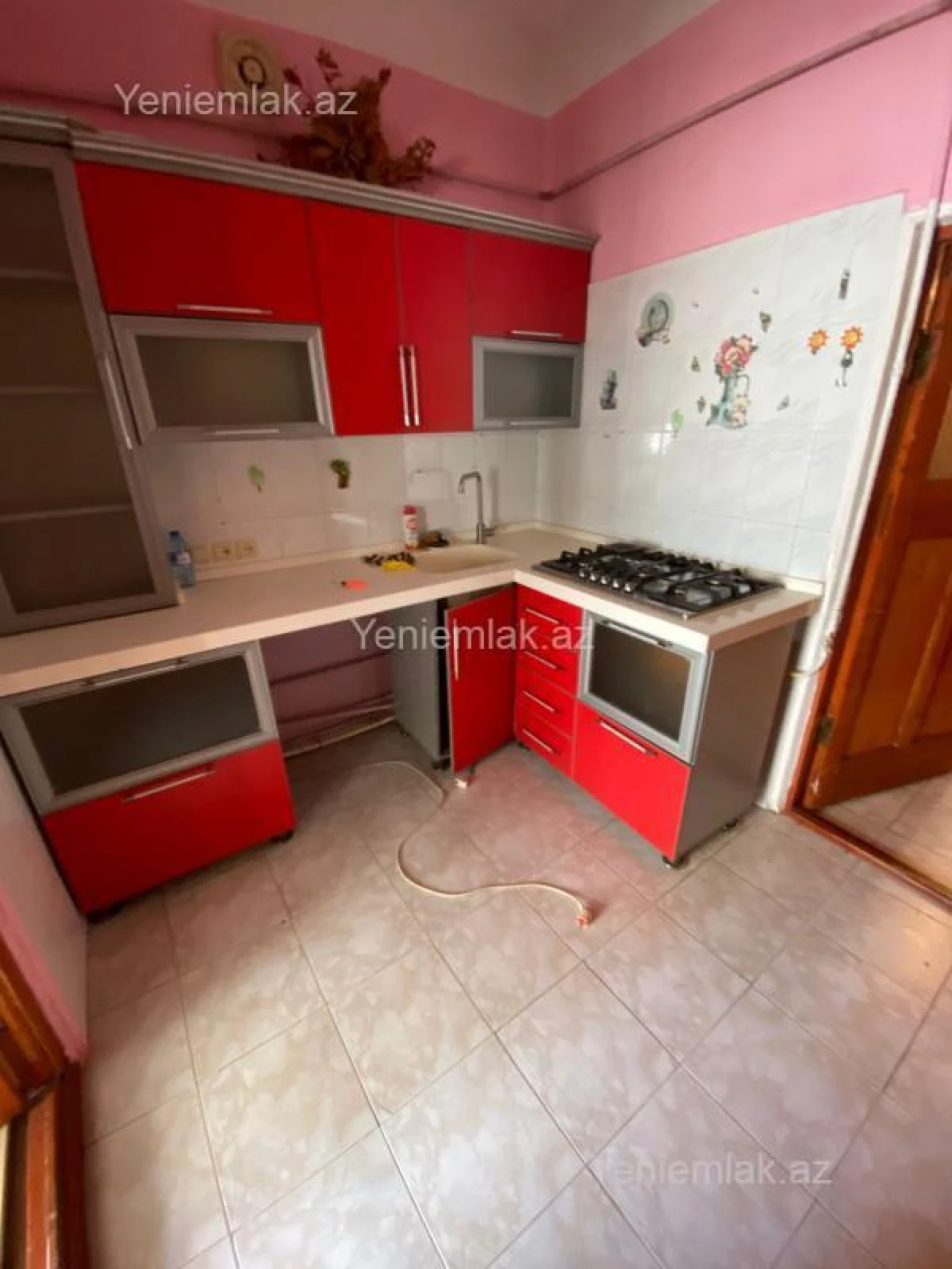 Satılır 2 otaqlı köhnə tikili 70 m²