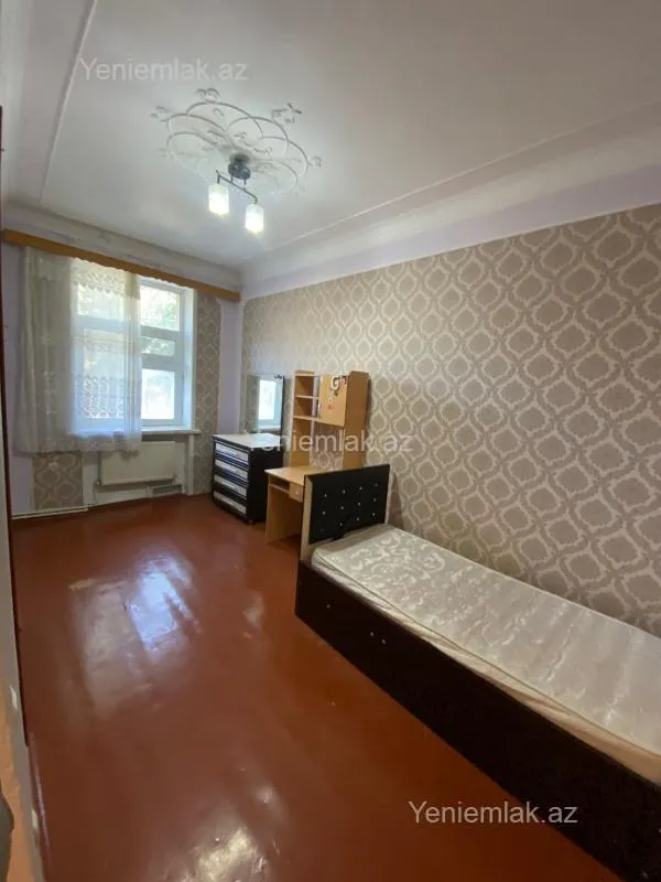 Satılır 2 otaqlı köhnə tikili 70 m²