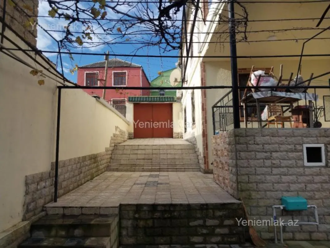 Satılır 6 otaqlı həyət evi 250 m²