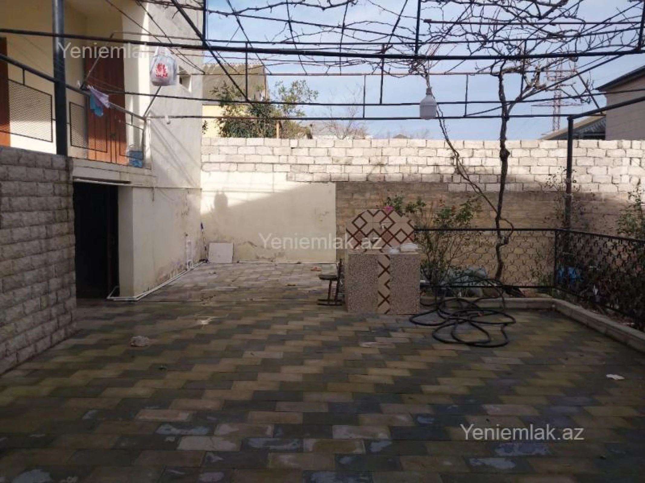 Satılır 6 otaqlı həyət evi 250 m²