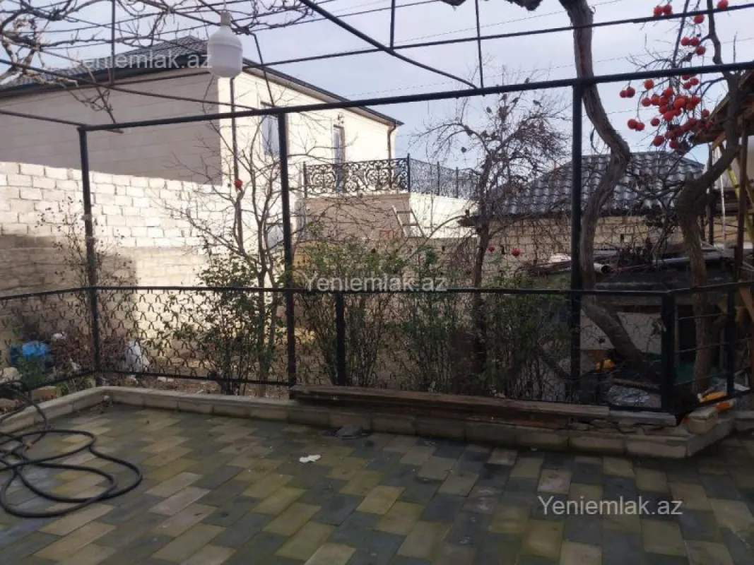 Satılır 6 otaqlı həyət evi 250 m²